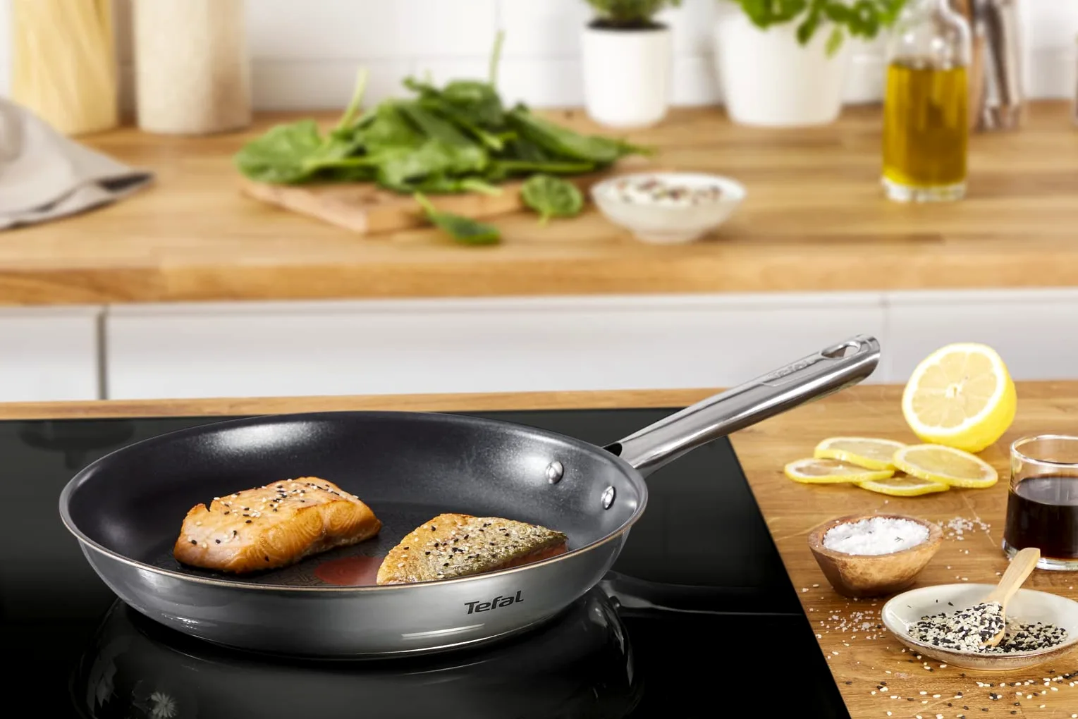 Tefal Duetto Set di 3 Padelle da 20/24/28 cm in acciaio inox, padelle antiaderenti, base spessa, rinforzata a prova di urti, facile pulizia, adatto a tutti i tipi di cucine