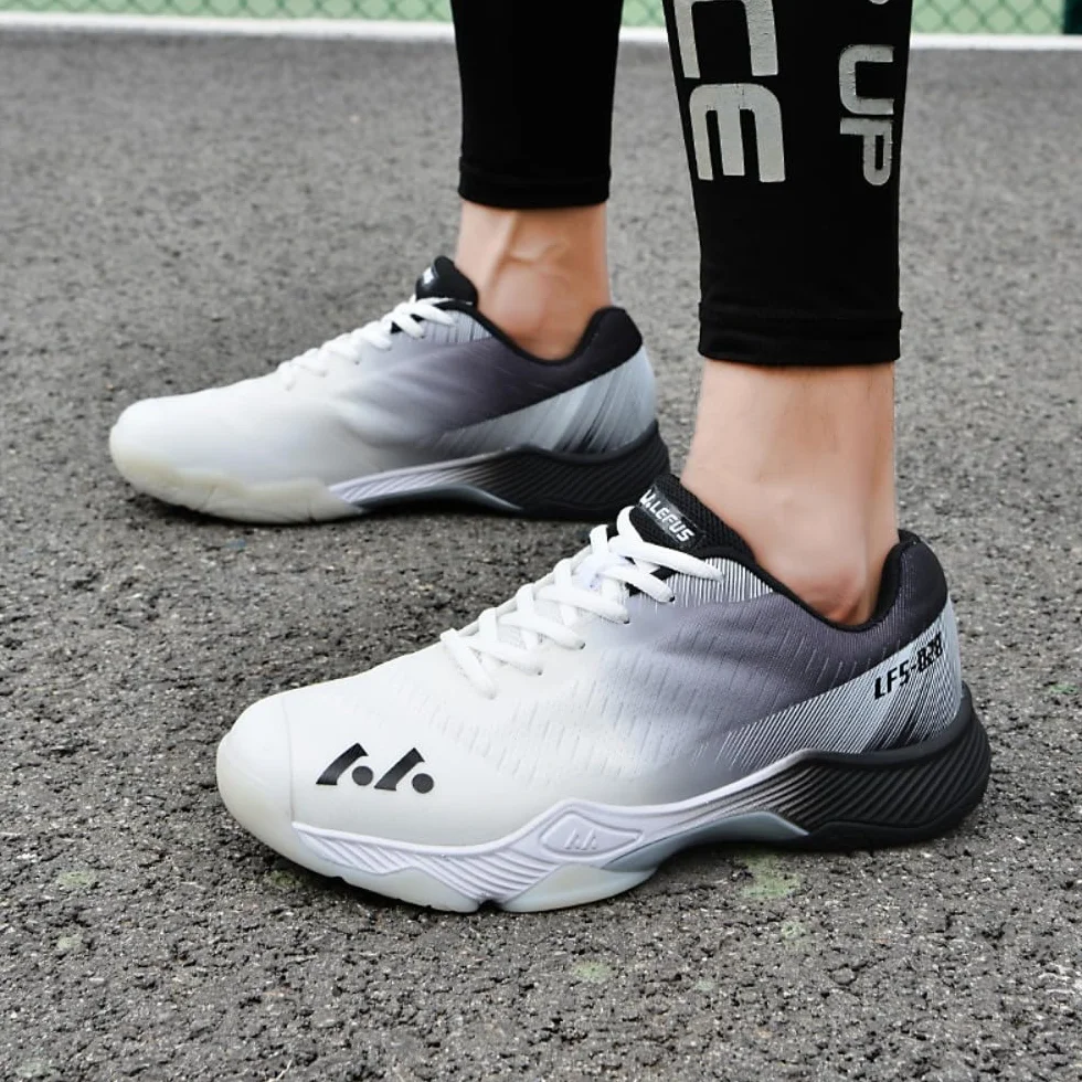 Scarpe da badminton uomo donna antiscivolo leggere per interni tennis squash pallavolo