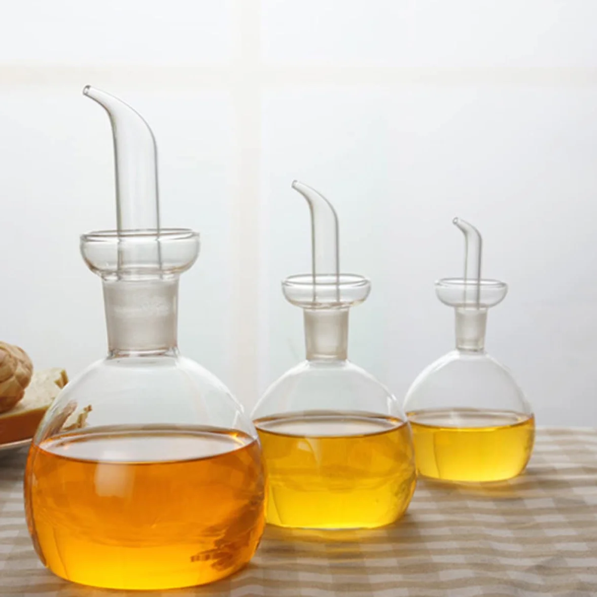 Ipetboom Bottiglia di Olio in Vetro Trasparente da 200ml Beccuccio Anti-perdite, Contenitore per Olio e Aceto per Uso Domestico e Professionale, Design a Tenuta Stagna
