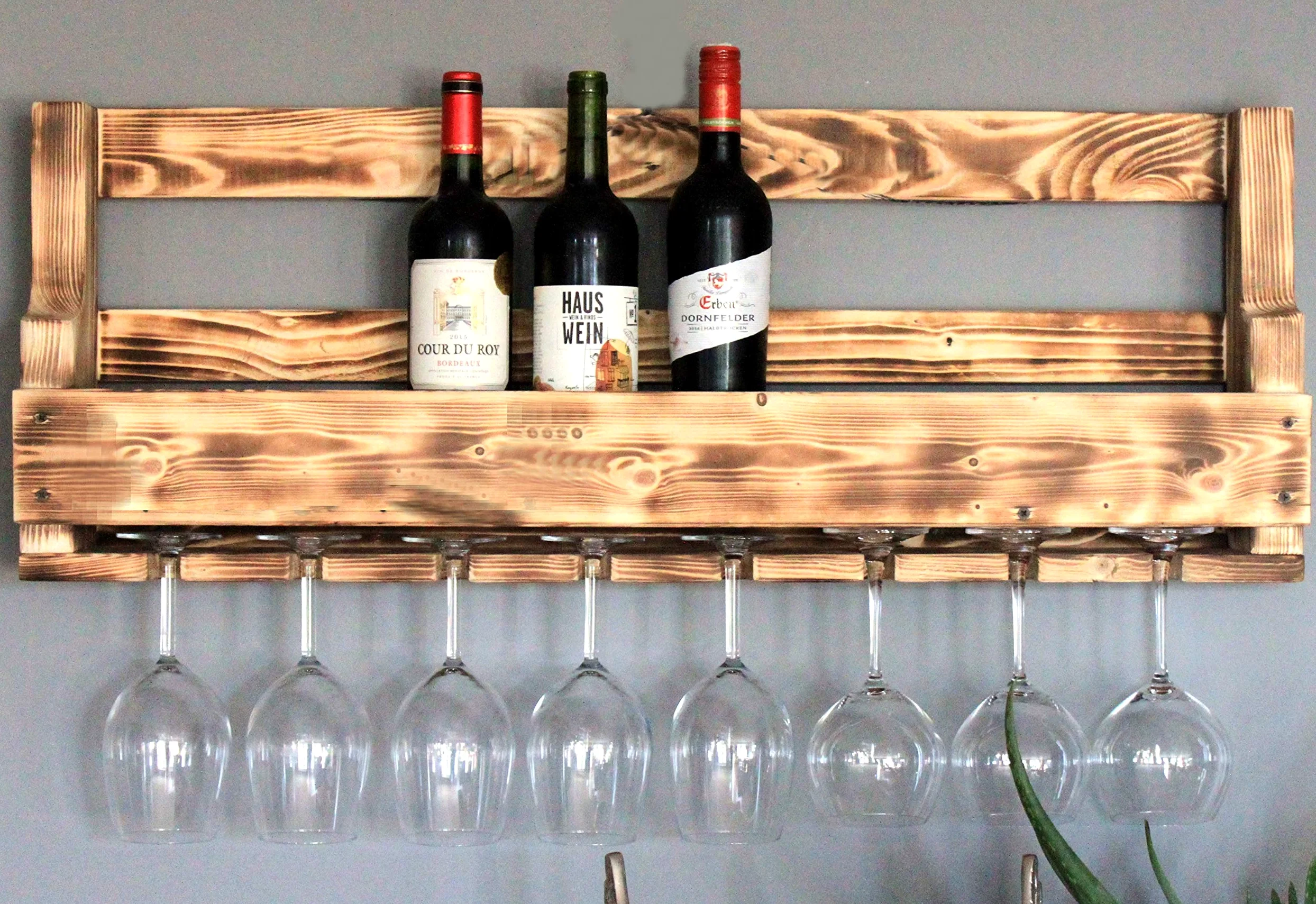 Scaffale per bottiglie e bicchieri di vino in legno da parete, con porta bicchieri, fiammato, già montato