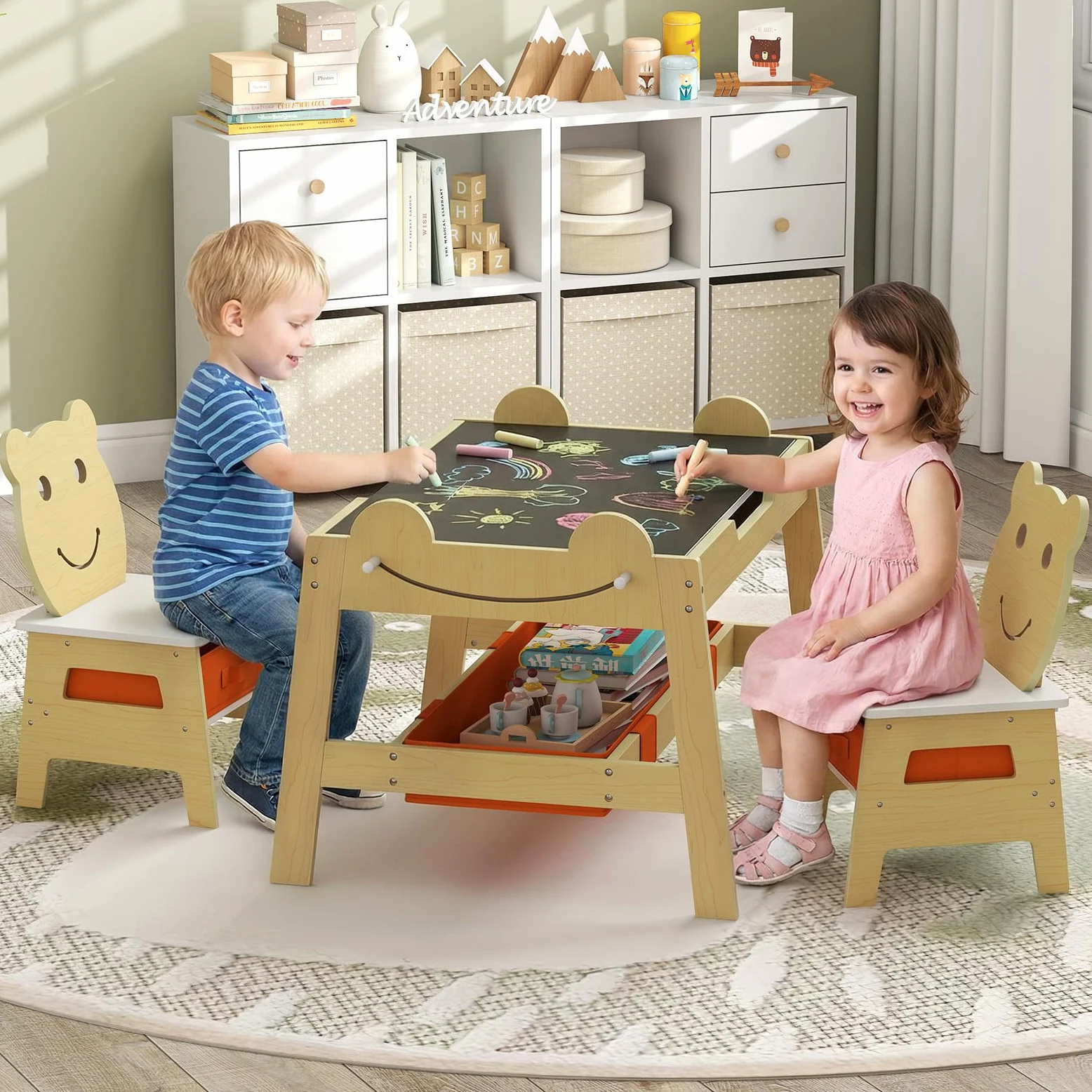 COSTWAY Set Tavolo e 2 Sedie per Bambini, 5 in 1 Tavolino e Sedie con 4 Ganci, 3 Scatole in Tessuto e Lavagna Reversibile per Bambini 3+ Anni per Cameretta Ragazzi (Naturale, Stile 5)