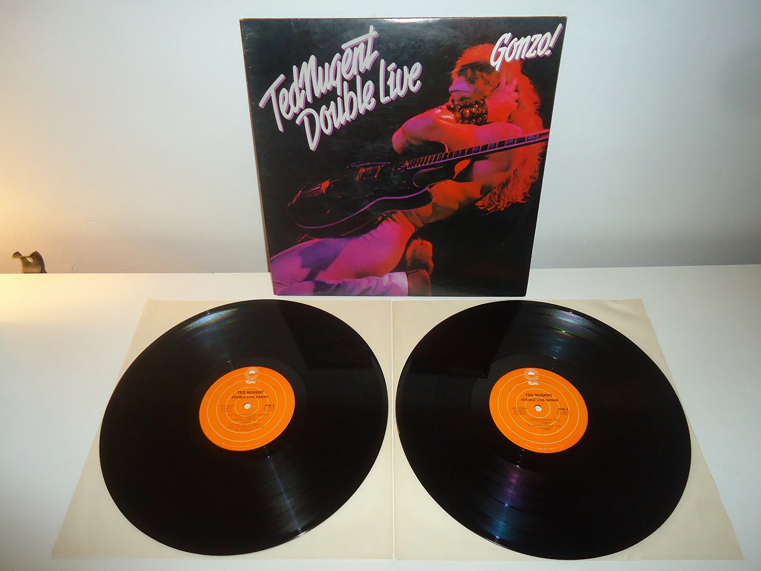 Ted Nugent di Double Live Gonzo. Etichetta: Epic ke2 35069, Epic 35069 formato: 2 – Vinile, LP, Album Country: US Released: 1978 Genre: Rock Style: Hard Rock – VG + +/NM