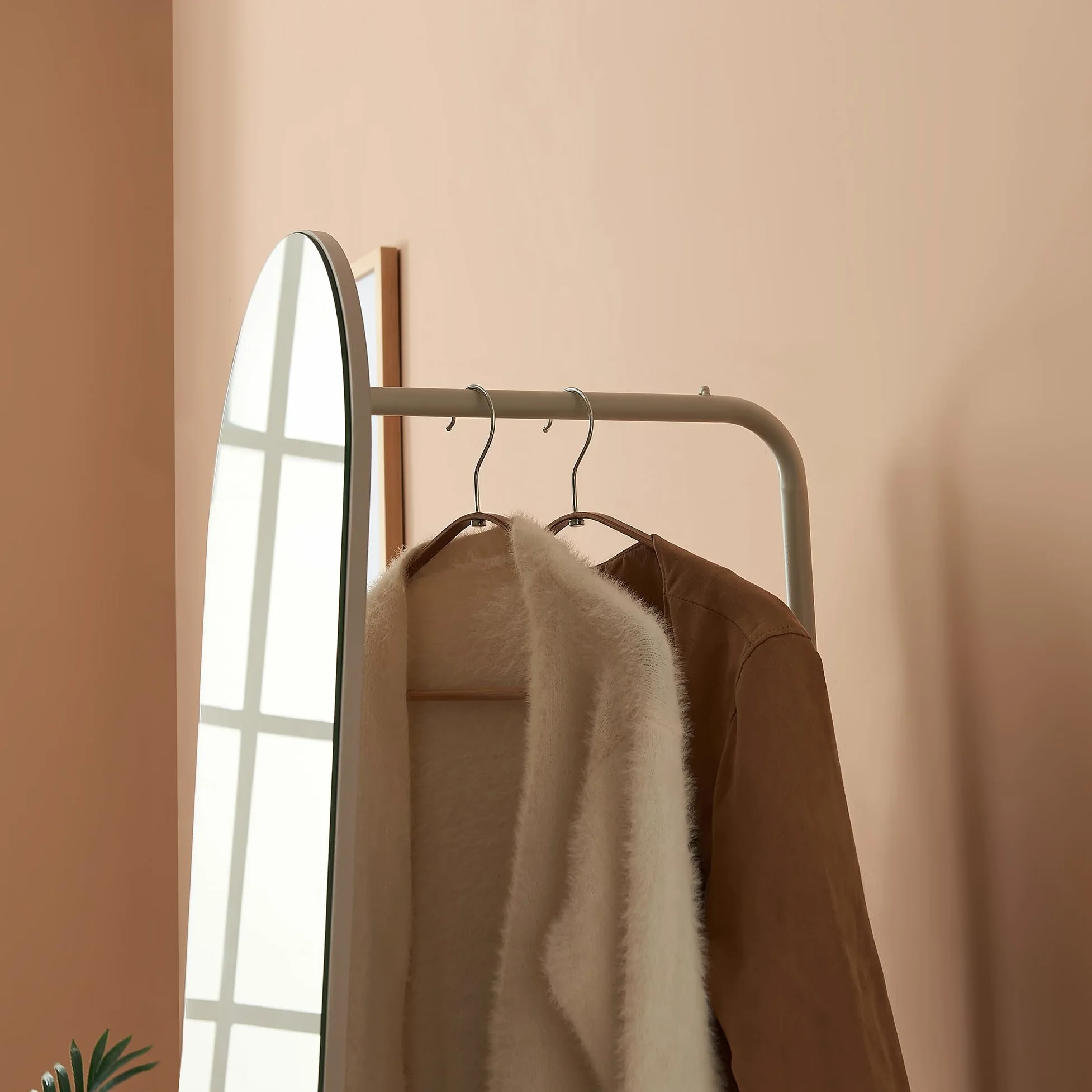 [en.casa] Specchio a Figura Intera con Stand Barra Appendiabiti Specchio Ovale da Terra Vano Porta Oggetti Vestiti Cappotti per Ingresso Camera da Letto Guardaroba 165x40x51 cm - Avena Oatmeal