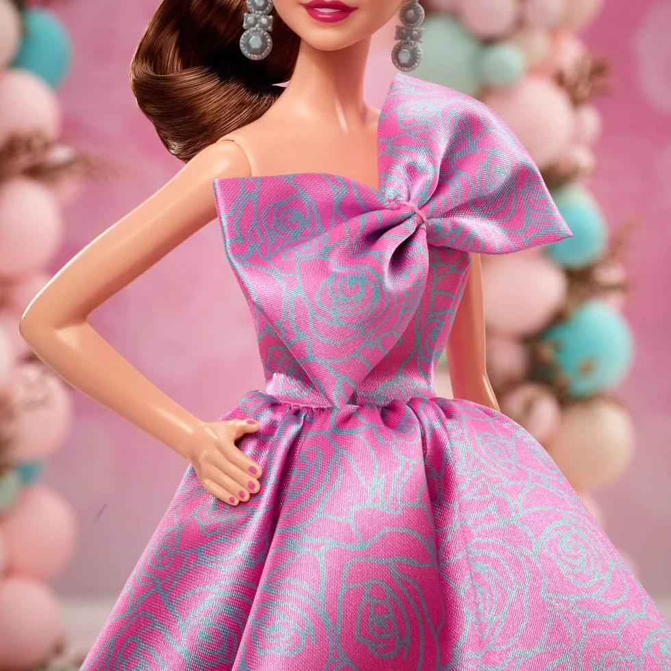 Barbie Signature Birthday Wishes JBJ08, bambola da collezione abito rosa satinato capelli ondulati castani confezione regalo