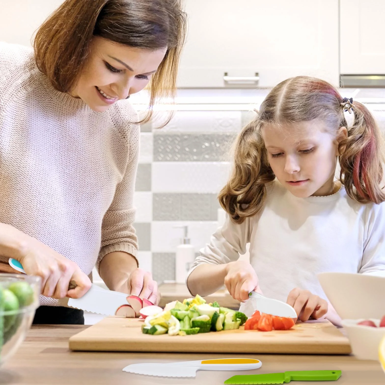Goodchef Coltelli per bambini Set di coltelli da cucina per bambini da 15 pezzi per tagliare e cucinare frutta e verdura, adatti ai più piccoli, include un pelapatate in legno (bus da viaggio)