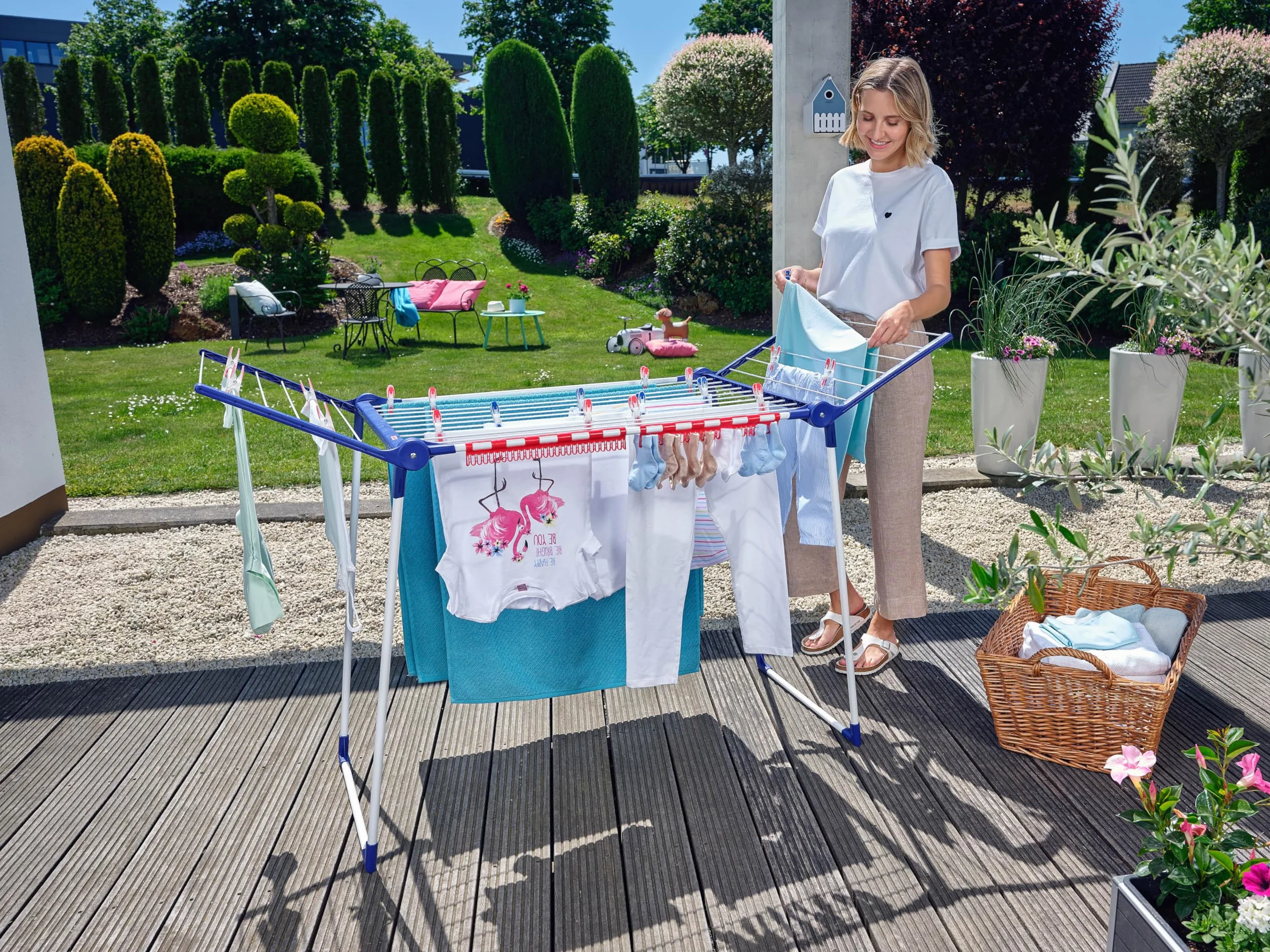 Leifheit Pegasus 180 Solid Stendibiancheria, Stendino Allungabile con Ali Pieghevoli, Stendibiancheria Estensibile per Interni ed Esterni