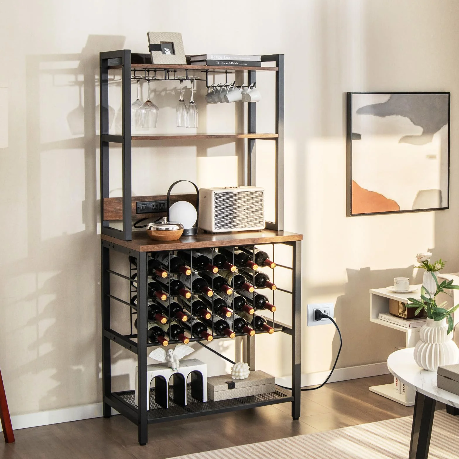 GIANTEX Scaffale Da Cucina Con Prese e Porte Usb, Armadietto Per Vino Con Supporto In Vetro Per 24 Bottiglie e 9 Bicchieri, Scaffale a 4 Livelli, 76 x 48 x 163 cm