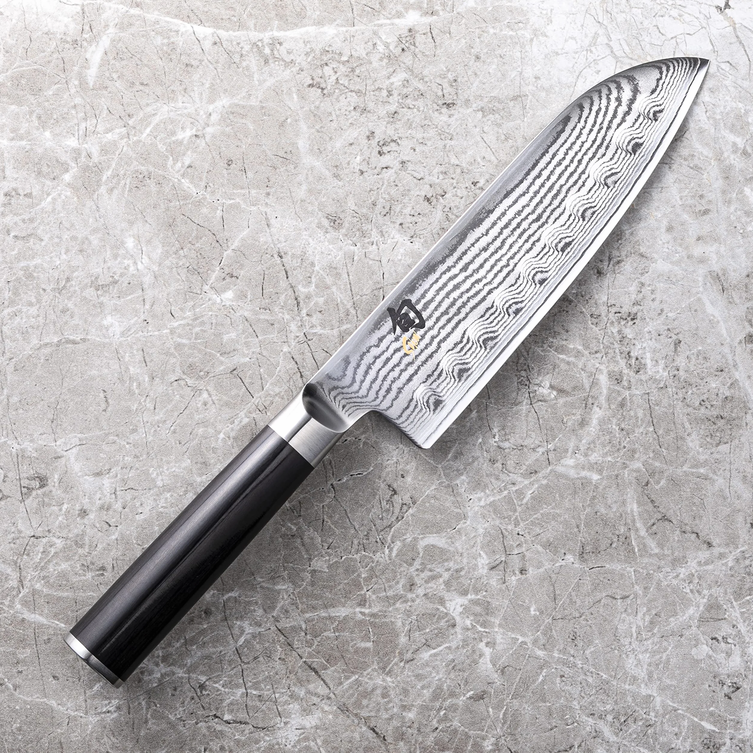 KAI Shun Classic Santoku 18 cm lunghezza lama con alveoli - Coltello damasco 32 strati nucleo VG MAX - 61 (±1) HRC - Manico in legno Pakka - Made in Japan - coltello da cucina giapponese forgiato