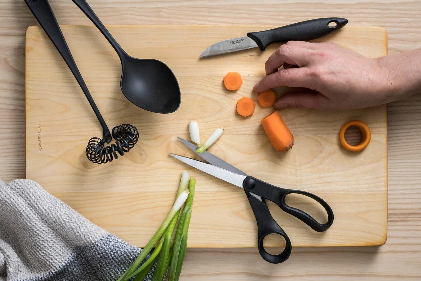Fiskars Forbici universali 21 cm Acciaio Plastica Essential Inossidabile Nero