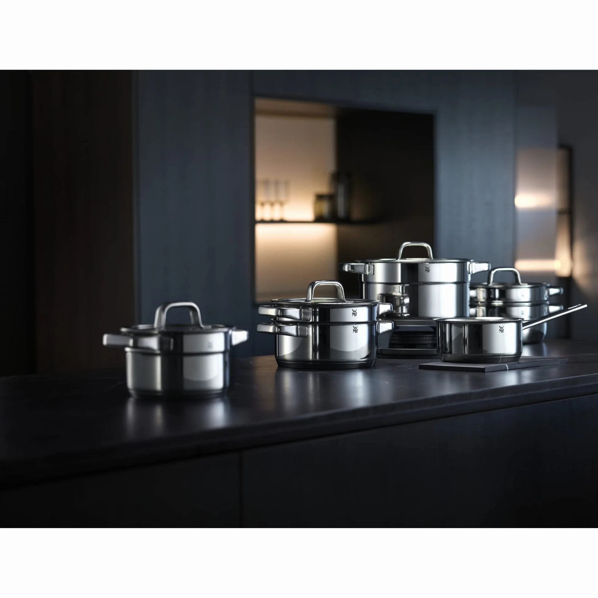 WMF Compact Cuisine - Set di pentole a induzione, 5 pezzi, con coperchio in vetro, in acciaio inox Cromargan lucidato, non rivestito, scala interna