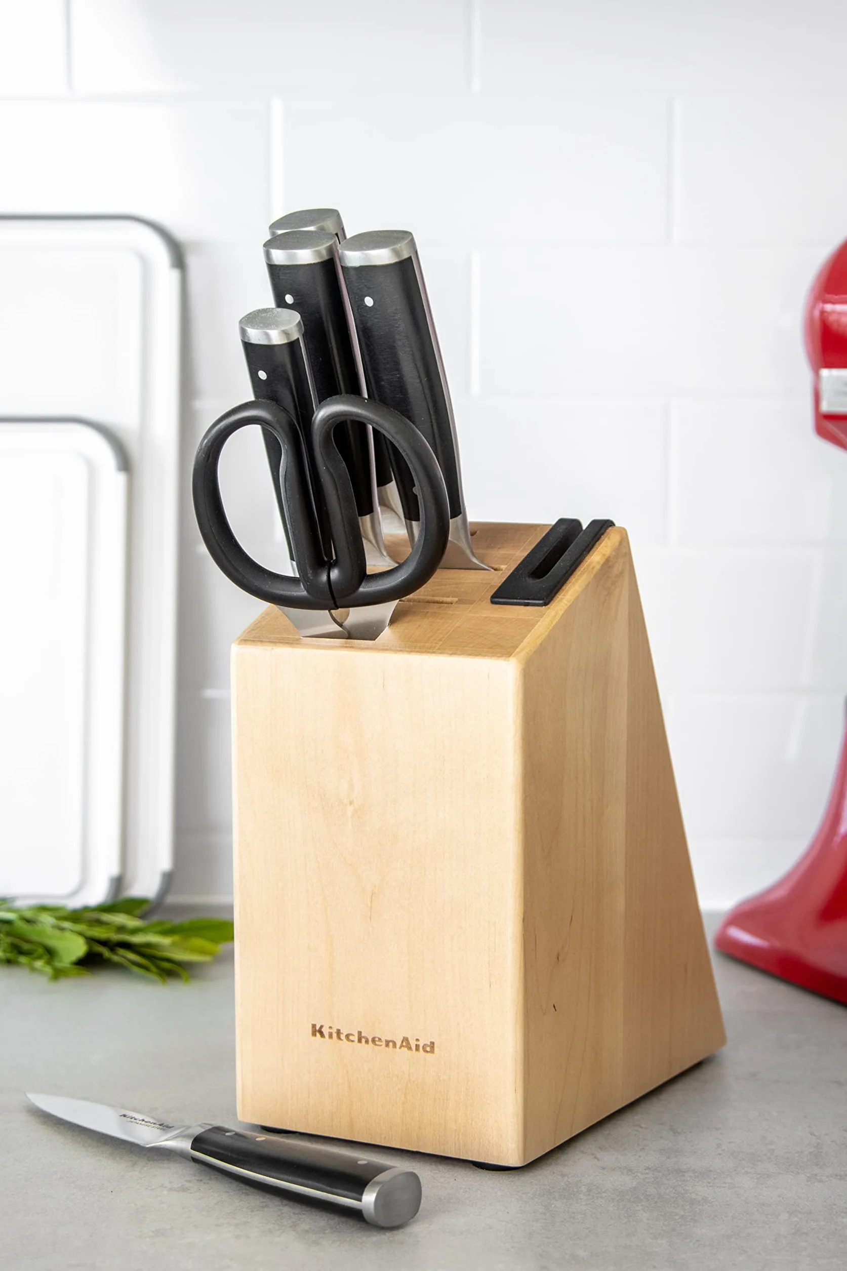KitchenAid Gourmet Set di coltelli da 6 pezzi con blocco, manici neri, acciaio giapponese - 5 coltelli, forbici e affilatore