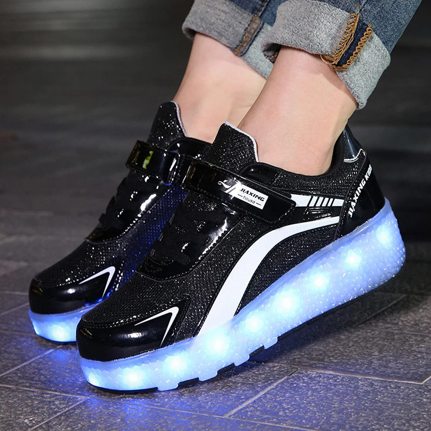 LED Scarpe con Rotelle Automatiche Skate Sportive Ginnastica Lampeggiante Outdoor Multisport Running Sneaker