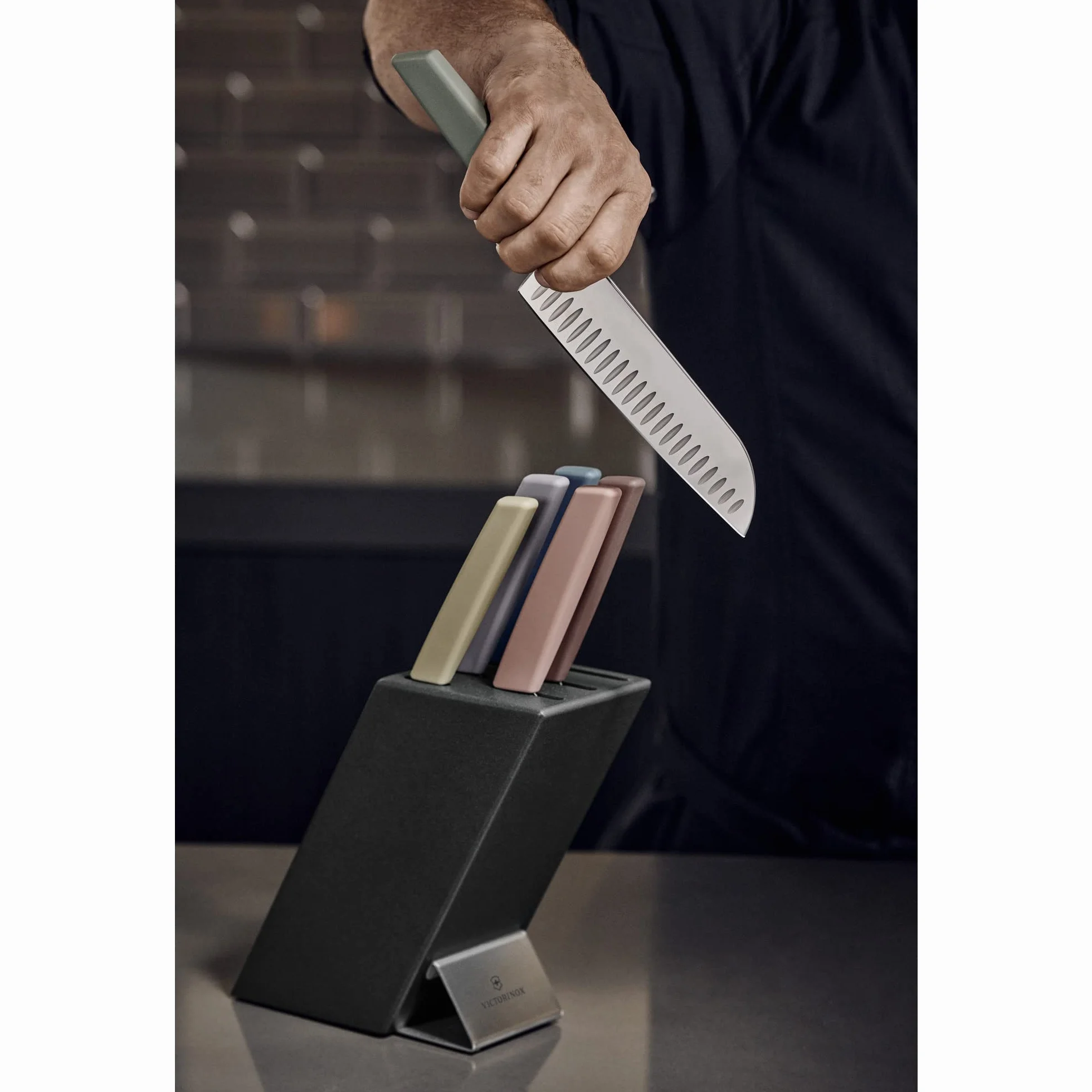 Victorinox Swiss Modern Ceppo di coltelli con 6 coltelli Riempito, 6 pezzi, custodia per coltelli da cucina, in legno, multicolore