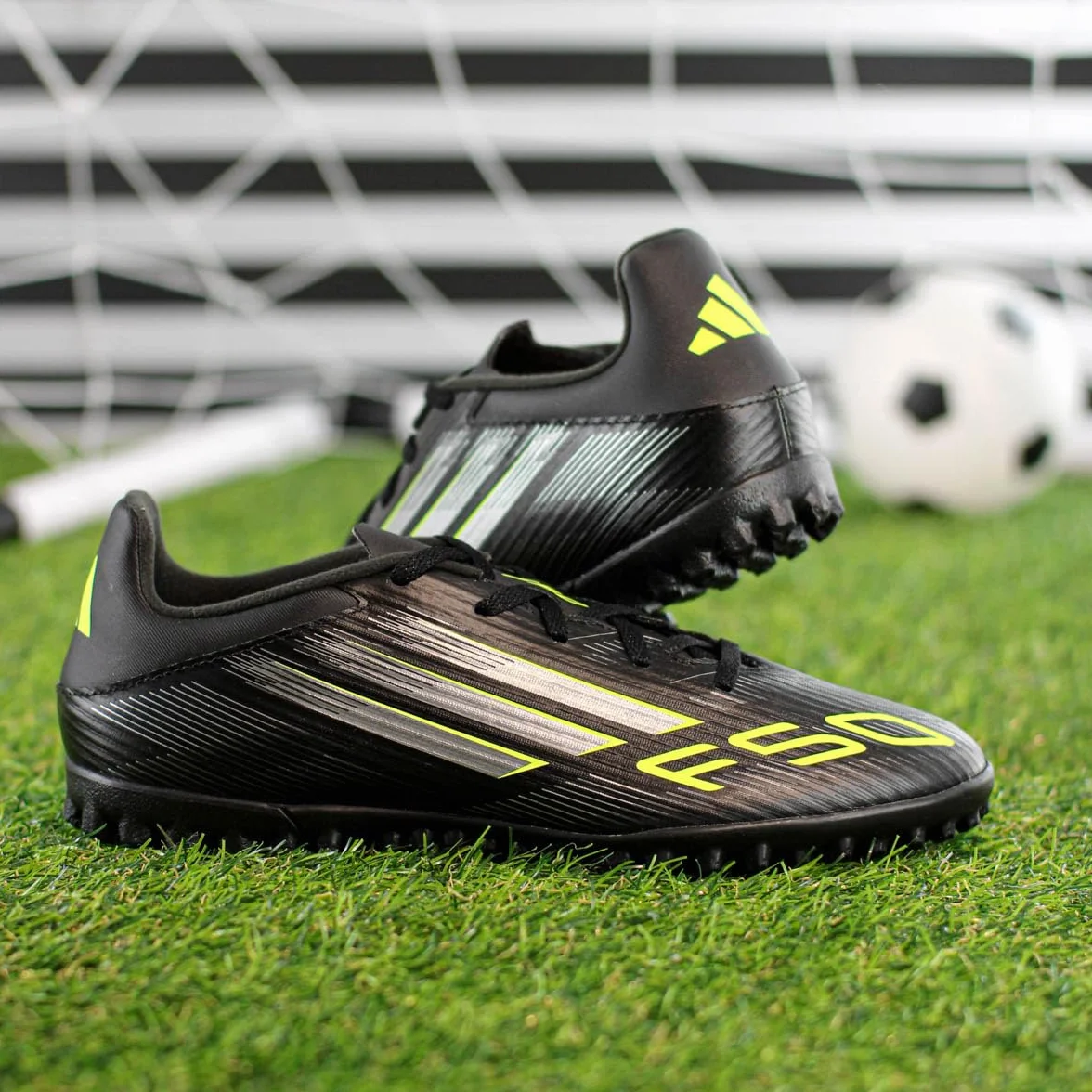 adidas Unisex Scarpe da Calcio F50 Club Turf