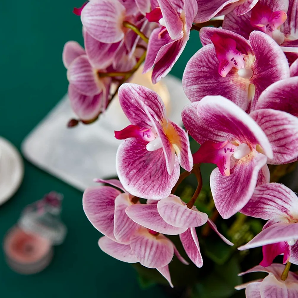 SDdPulse Orchidee artificiali Phalaenopsis con vaso per composizioni floreali, fiori finti bonsai, farfalle, set di decorazioni per la casa, ufficio, cucina, letto, viola