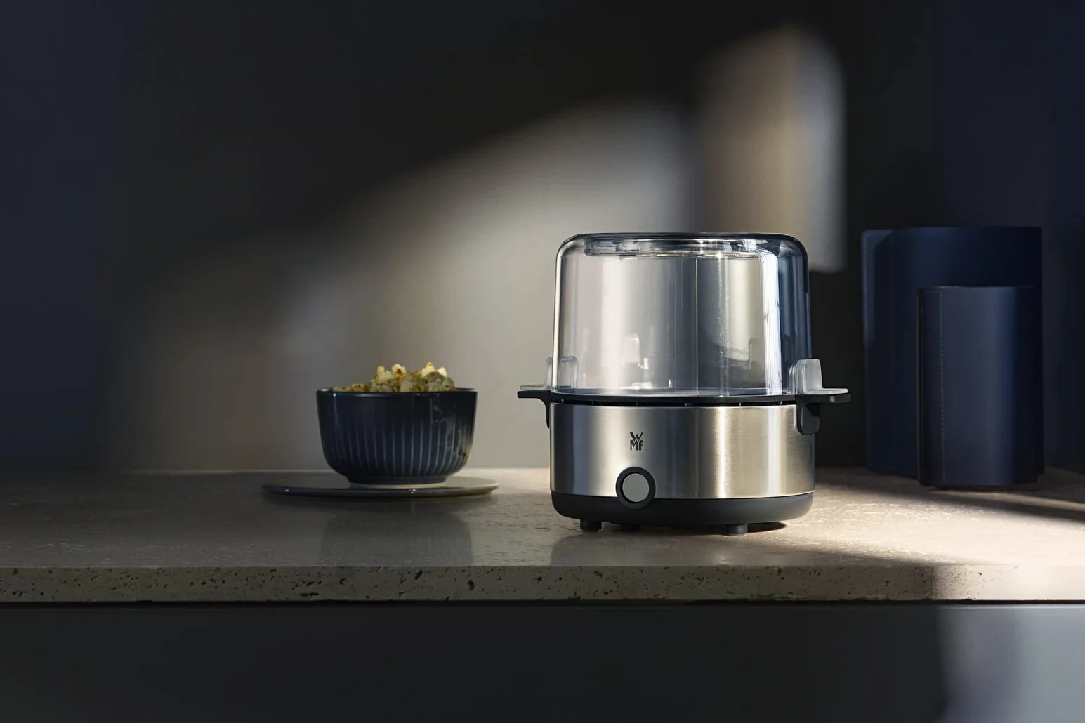 WMF KITCHENminis - Macchina per popcorn, piastra riscaldante rivestita, coperchio per servire, apertura per sciogliere il burro, preparazione con zucchero e sale, salvaspazio, in acciaio inox opaco