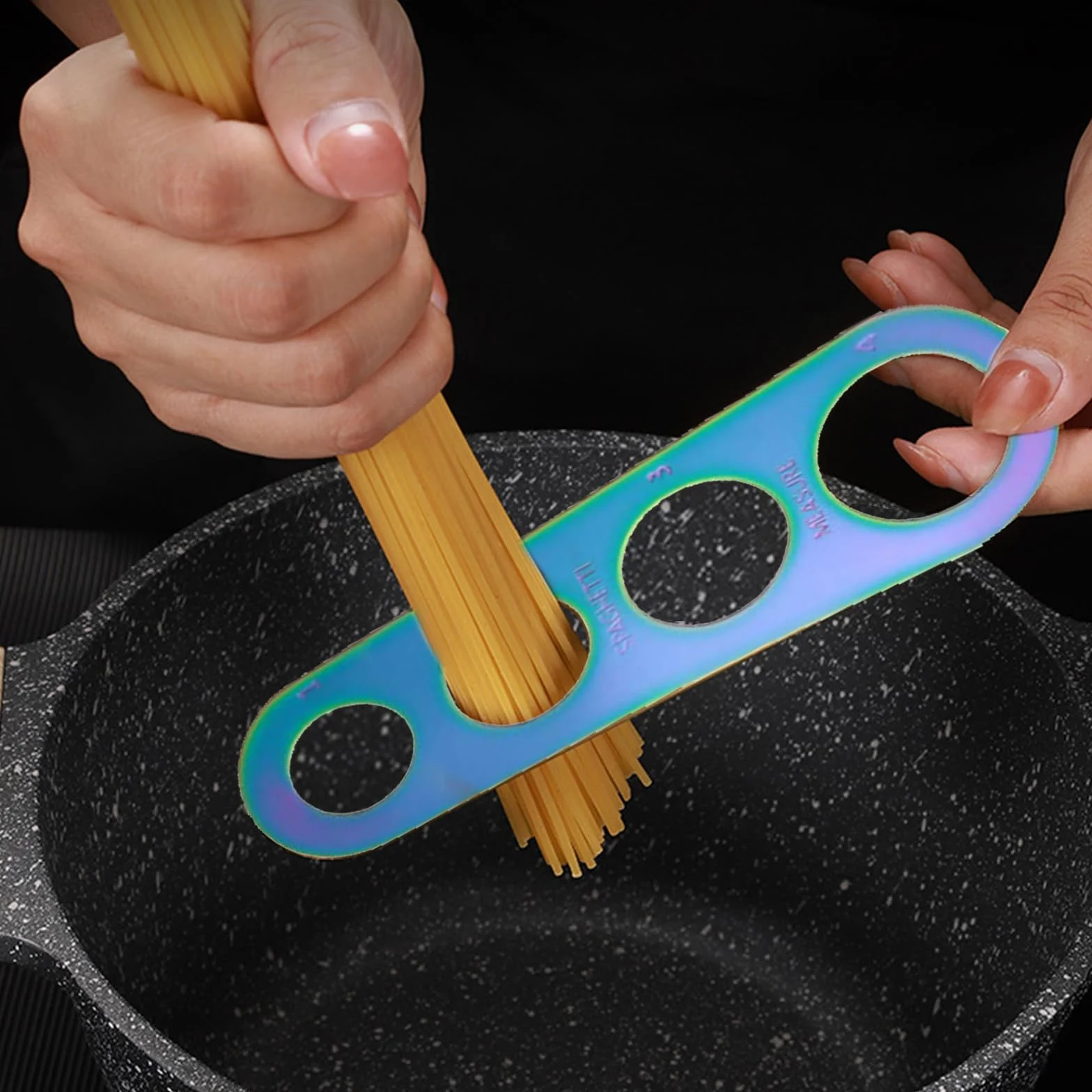 3 Pezzi Righello degli Spaghetti,Misuratore di Spaghetti,Misurare La Pasta Lunga, Utensile da Cucina, con 4 Fori di Misurazione, per Cucine Familiari, Ristoranti