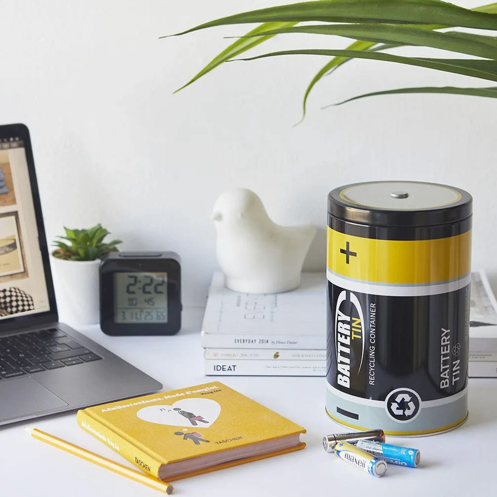 CKB LTD Cestino per la raccolta di rifiuti piccolo contenitore di latta per batterie usate, design per riciclare e aiutare l’ambiente ideale per uso domestico ufficio scrivania 19 x 12cm