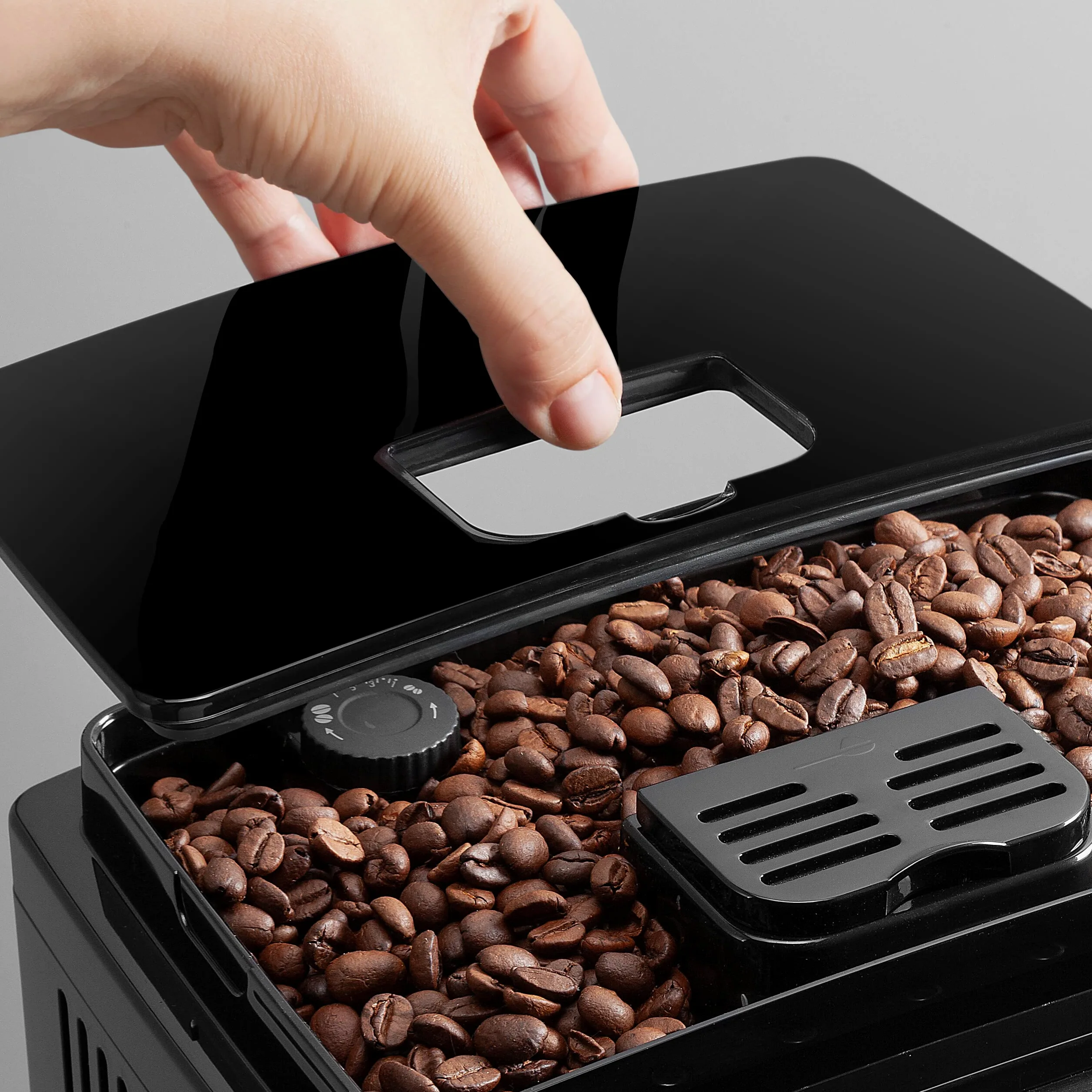 De'Longhi Magnifica S Smart ECAM230.13.B Macchina da Caffè Automatica per Espresso e Cappuccino, Caffè in Grani o in Polvere, 1450 W, Nero