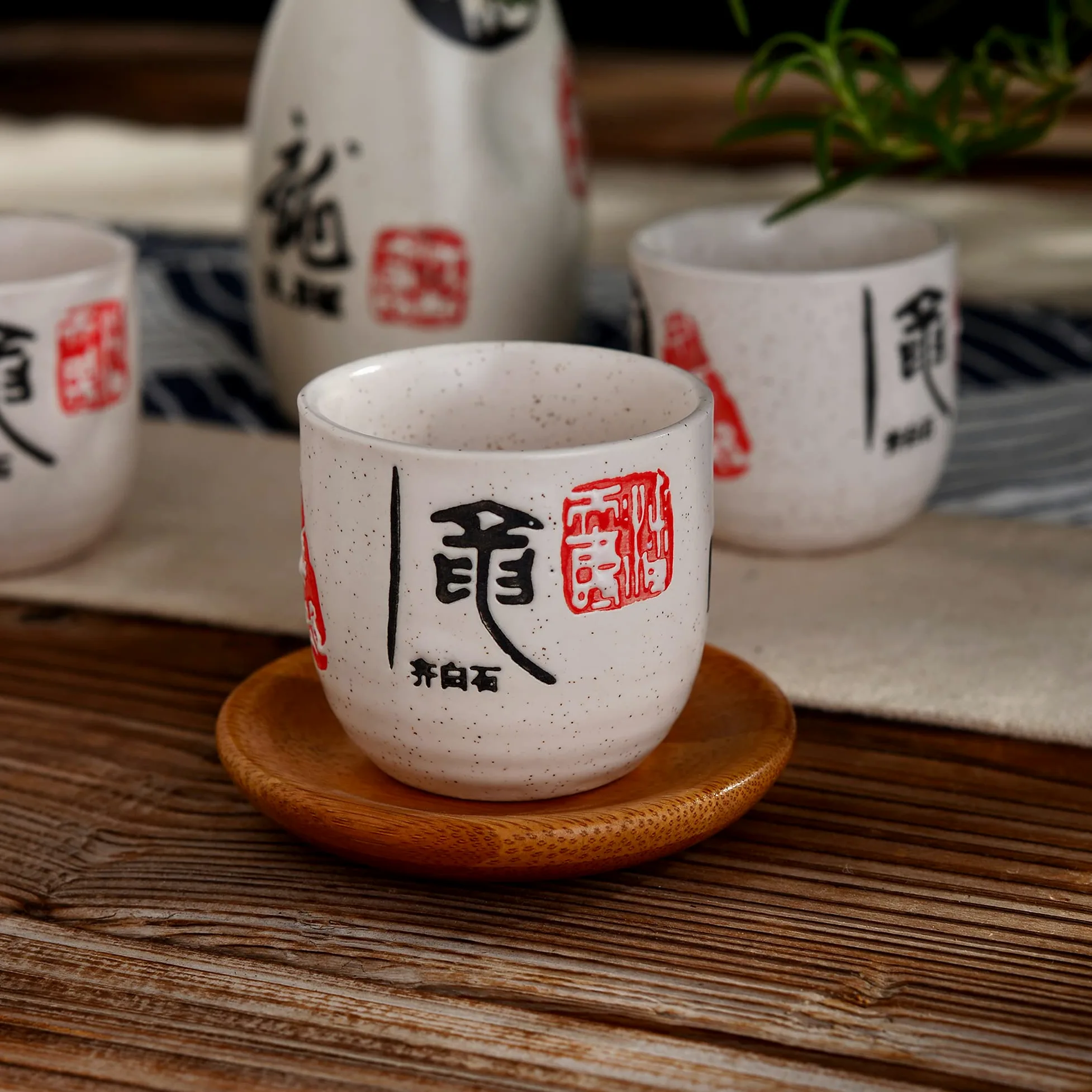 Set e Bicchieri da Sakè, Set Tradizionale Giapponese con Bicchierini da Sakè in Porcellana Ceramica Artigianale Set 5 Pezzi, 1 Sake Pot, 4 Tazze di Sake, Bianca