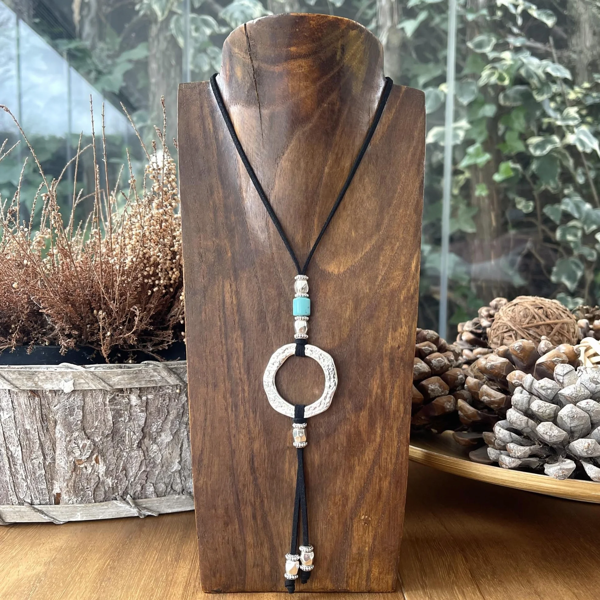 ASTER ALHELÍ Colgante Donna Cerchio e Turchese Argento - Collana Lunga Donna in Antelina Nera con Altezza Regolabile e Elementi in Zamak Argentato