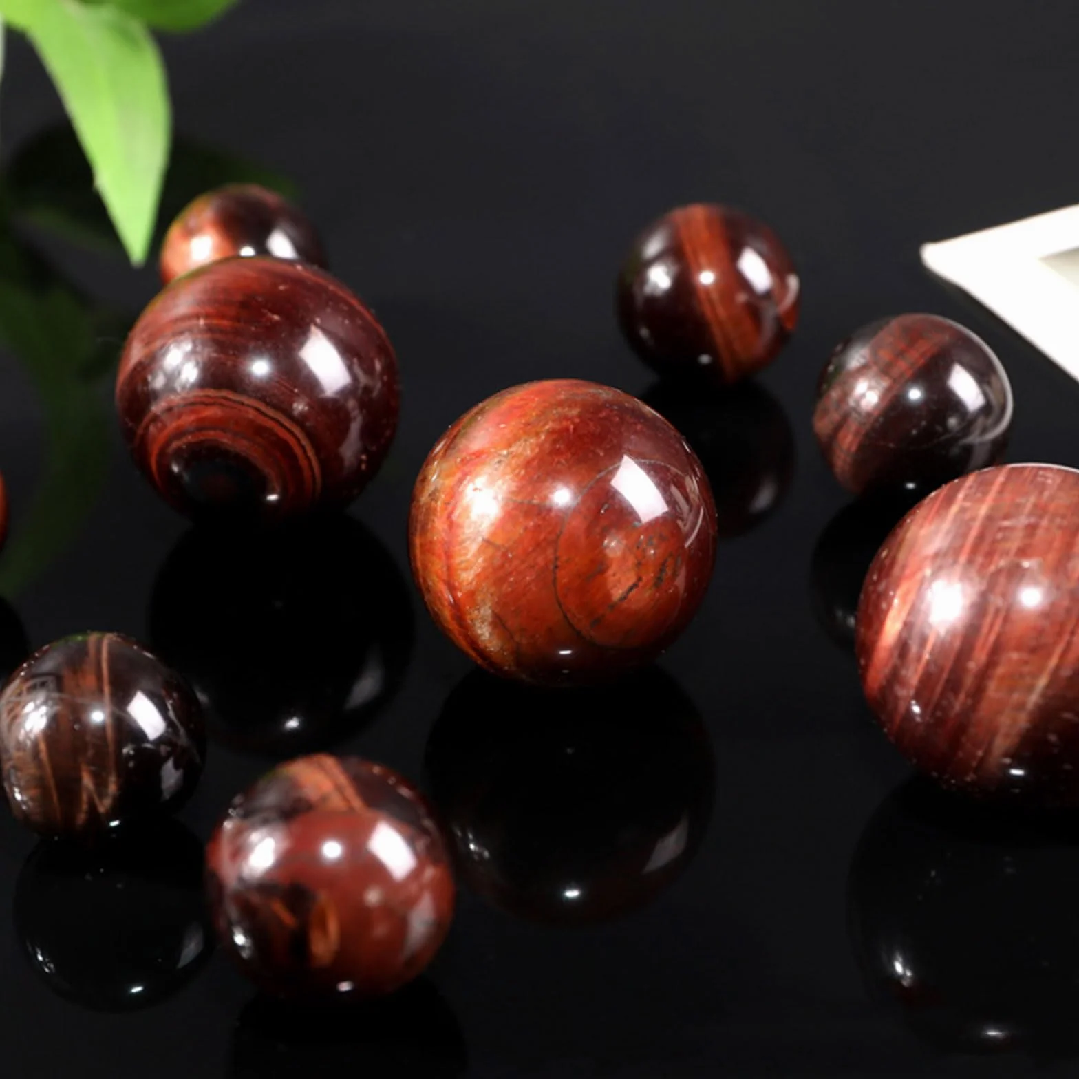 Naturalny zestaw 3 kulek z kryształu czerwonego tygrysiego oka 32-34mm do dekoracji Feng Shui