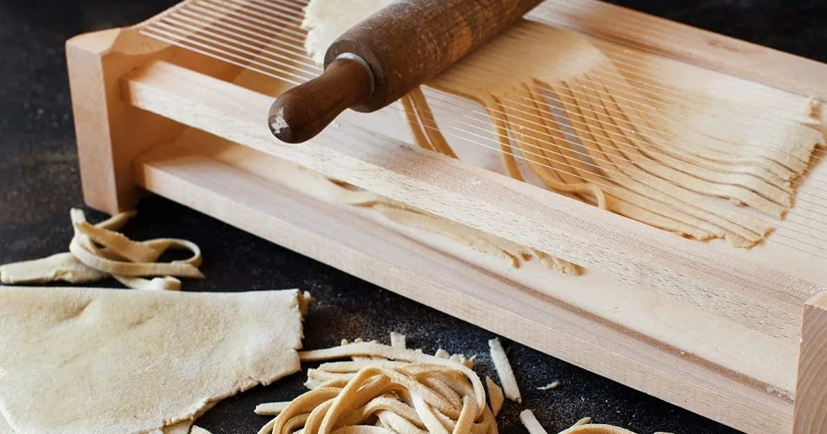 Chitarra Abruzzese per Pasta Fresca - Tagliapasta inox doppio lato con Spatola e Mattarello
