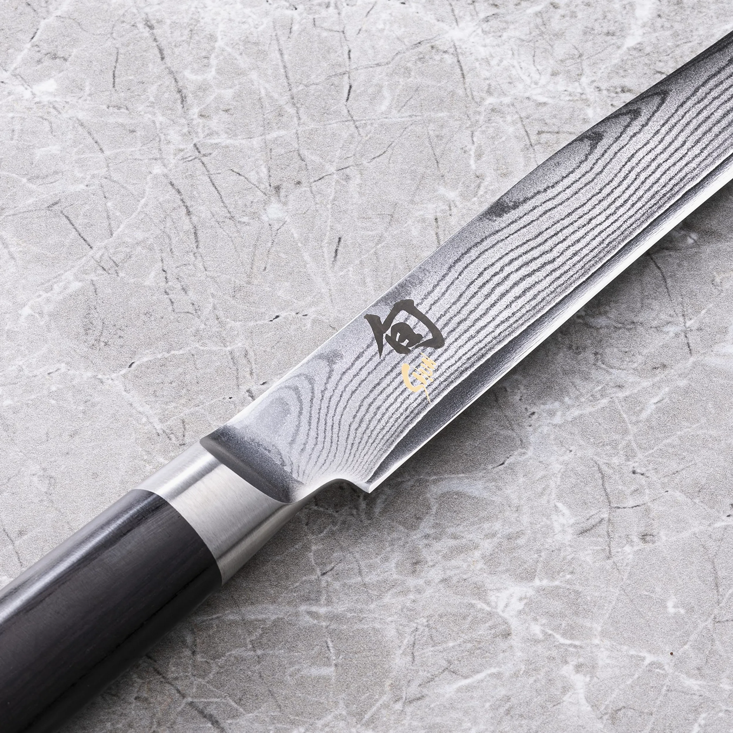 KAI Shun Classic coltello da carne giapponese lunghezza lama 20 cm - Coltello damasco 32 strati nucleo VG MAX - 61 (±1) HRC - Manico in legno Pakka - Made in Japan - Coltello da affettare forgiato