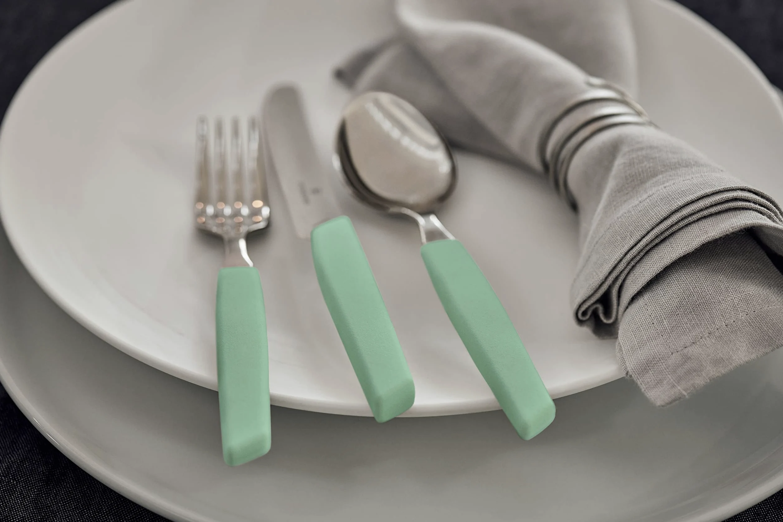 Victorinox Modern Set di posate per 6 persone, 12 pezzi, incl. coltelli affilati e seghettati, manici in plastica, verde menta