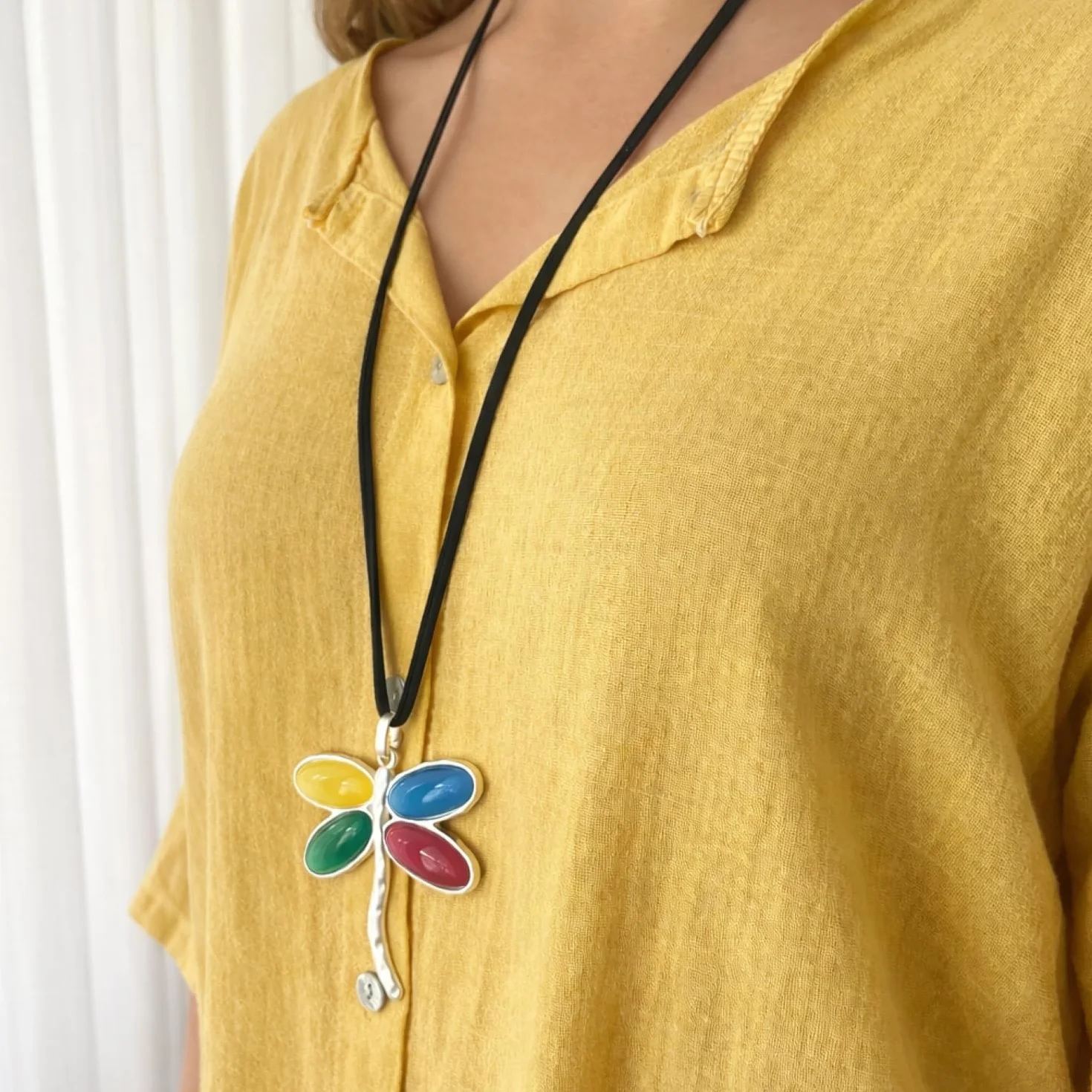 Ciondolo a forma di libellula Donna in zama Placcato Argento e Resina Collana lunga Nera Regolabile con Ciondolo Protettivo Multicolore
