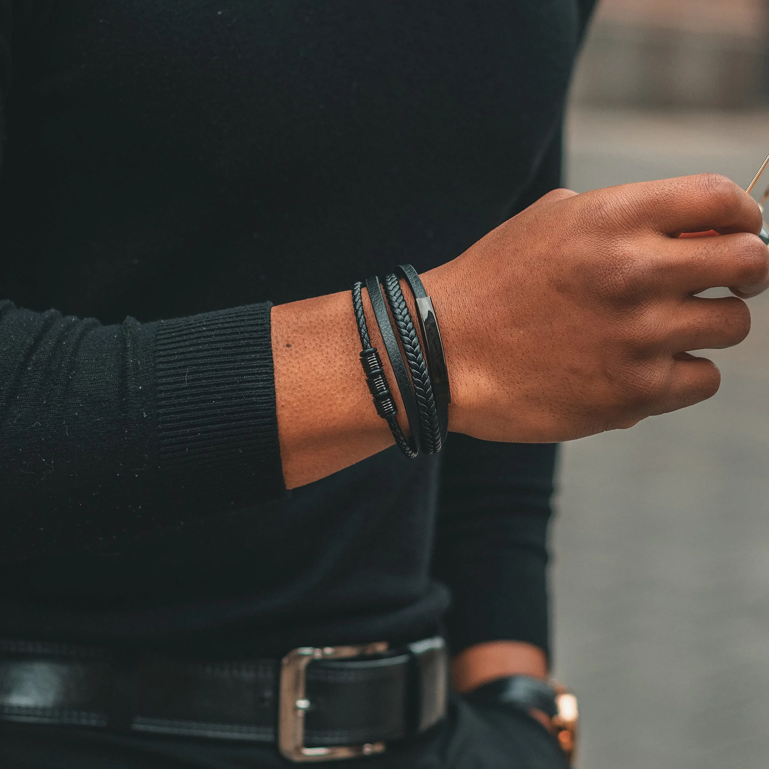 SERASAR Bracciale da uomo in pelle nero argento oro chiusura magnetica acciaio inox con scatola regalo