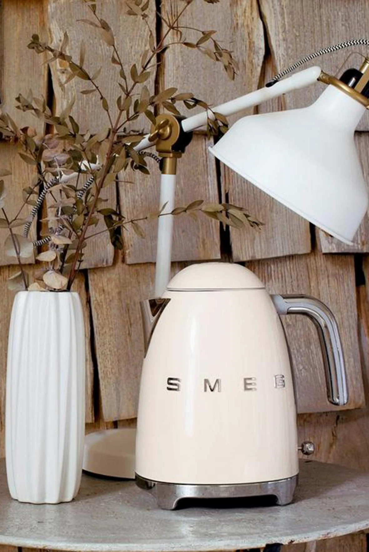 Smeg, Bollitore Elettrico KLF03CREU 1,7 L, Filtro Anticalcare Lavabile, Autospegnimento di Sicurezza, Indicatore Livello di Acqua, Base Antiscivolo e Avvolgicavo Integrato, Potenza 2400W, Panna