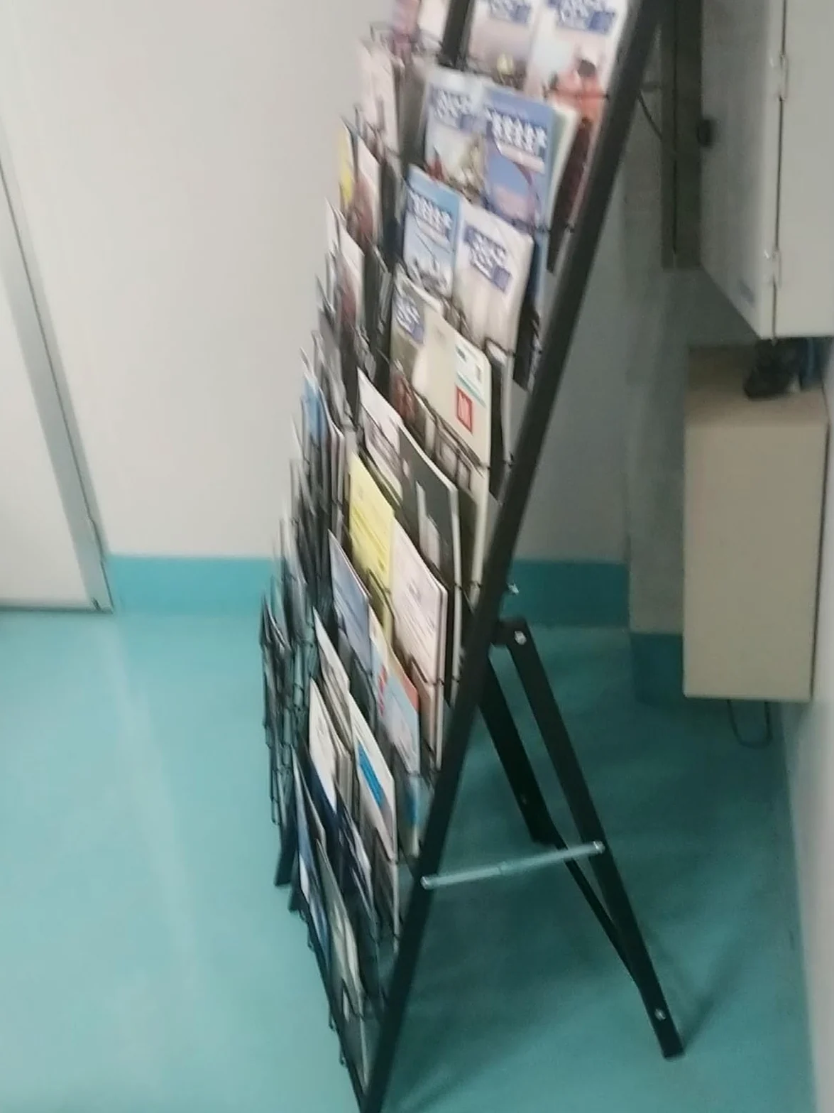 Espositore da Terra 10 Tasche Supporto per La Brochure di Caricatore Pieghevole, Porta del Supporto per Opuscoli In Metallo Portatile per Showroom, Organizzatore di Brochure Multiuso
